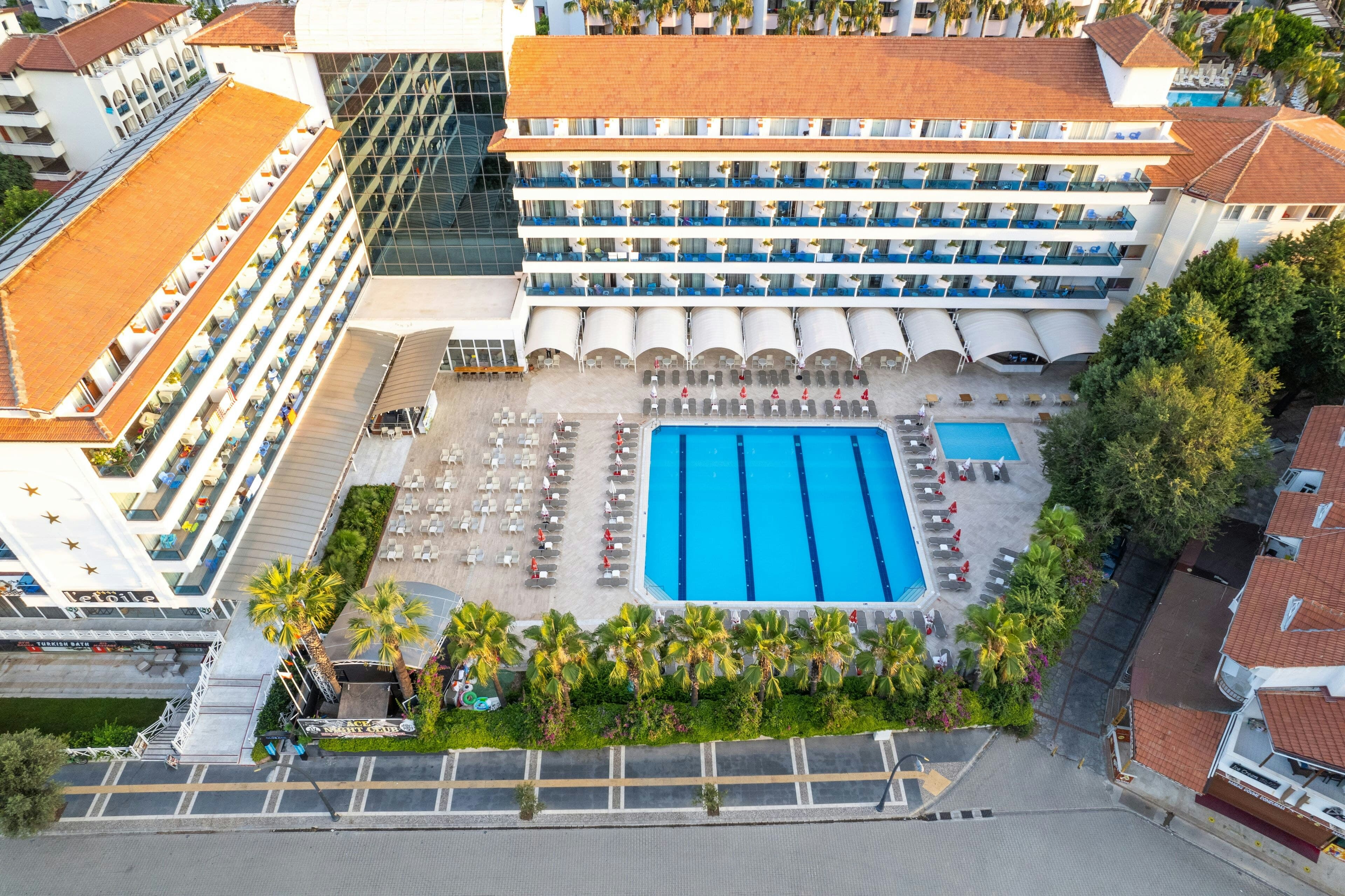 L'Etoile Beach Hotel - photo 3
