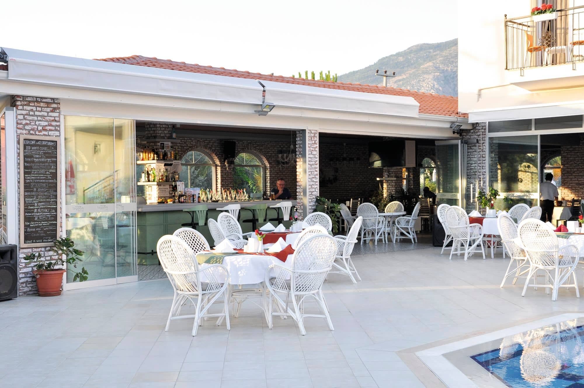 Lagoon Hotel - photo 2