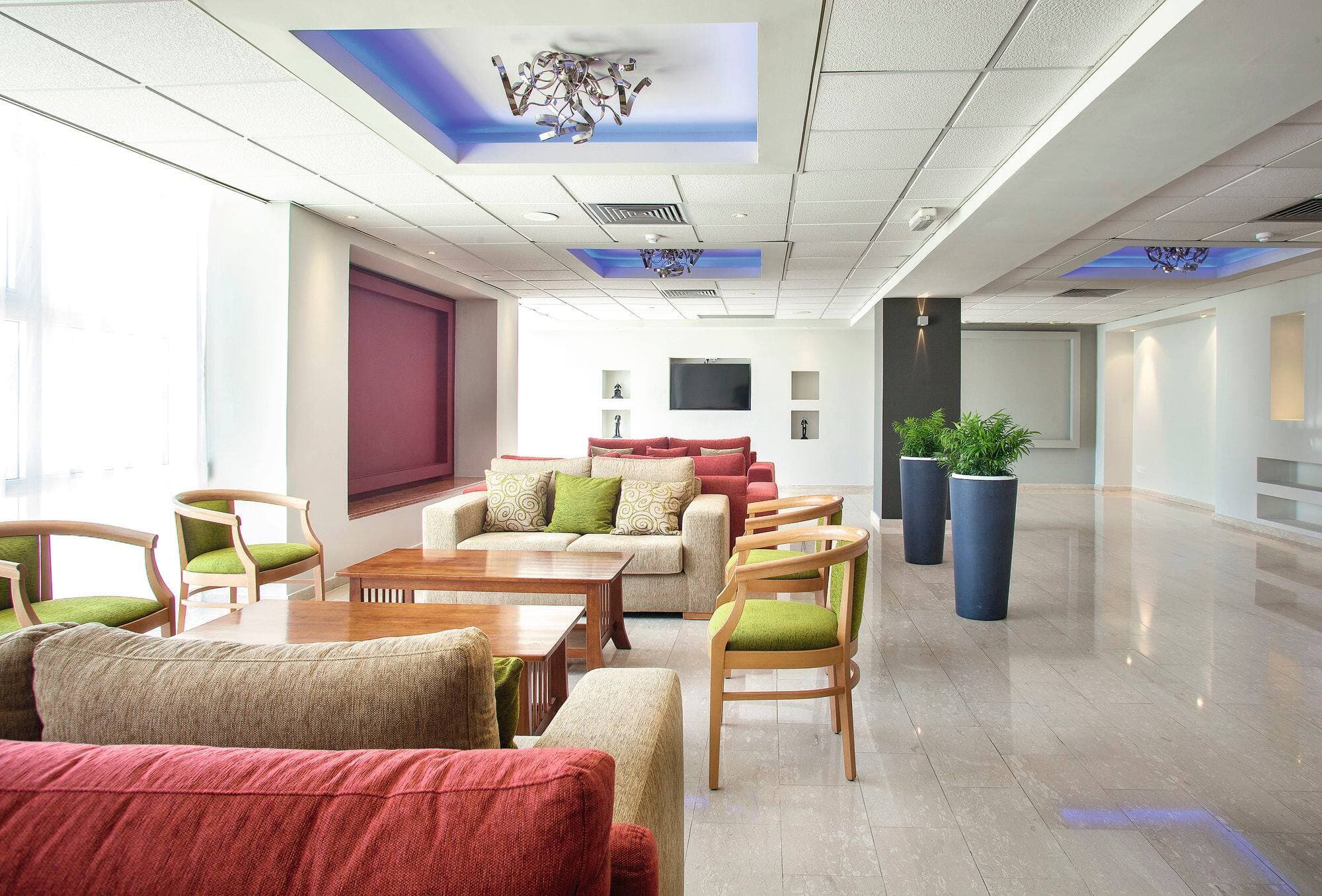 Mayfair Gardens Apartments - photo 3
