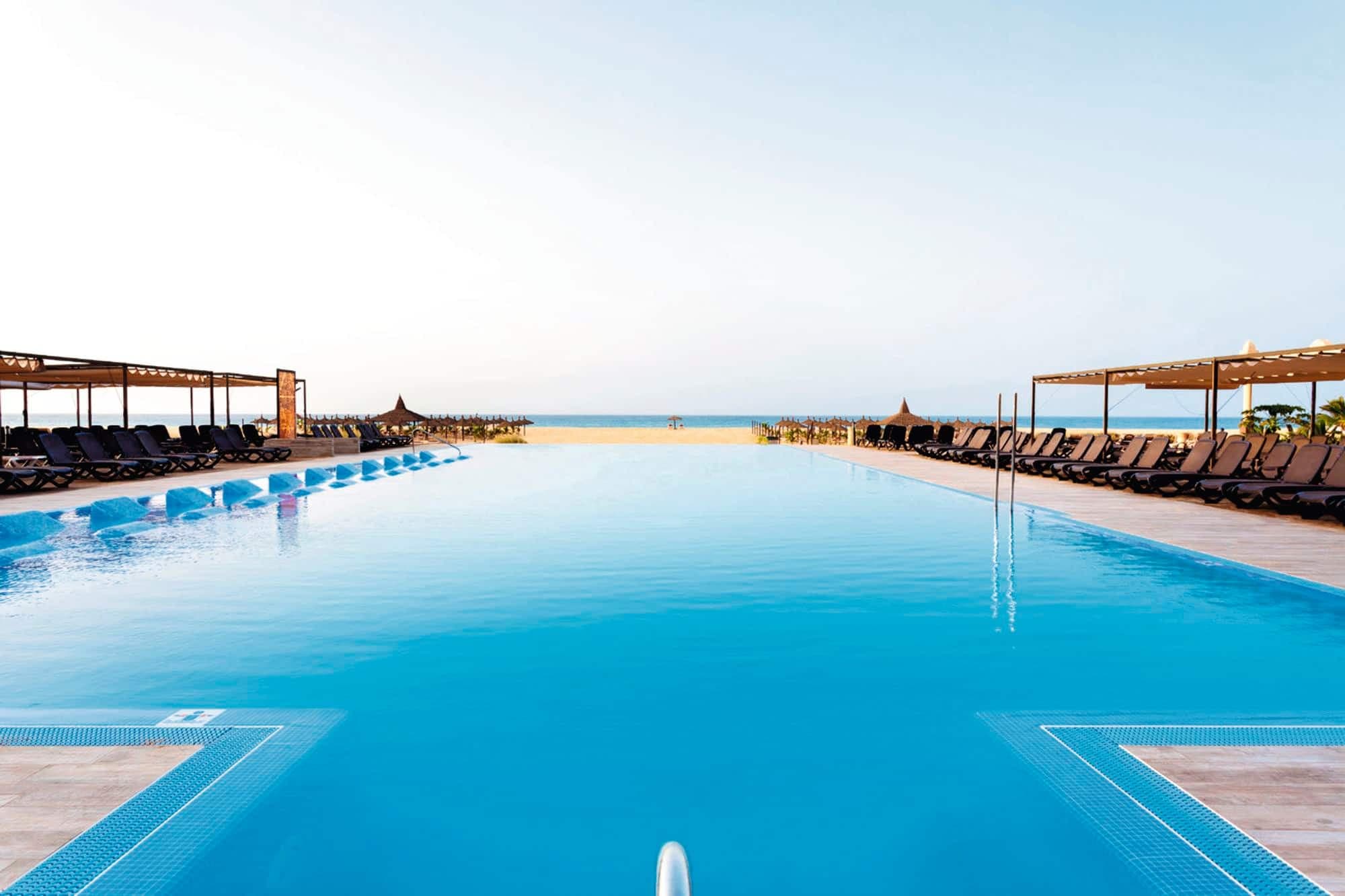 Luxury Beachfront Stay - photo 3