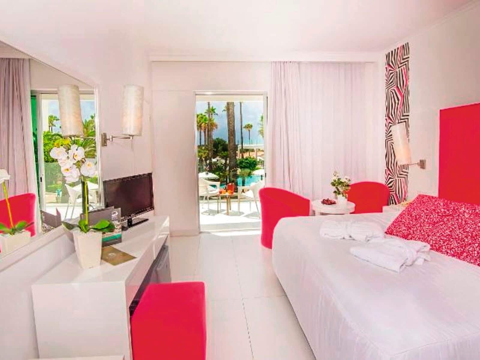 Dome Beach Hotel - photo 2