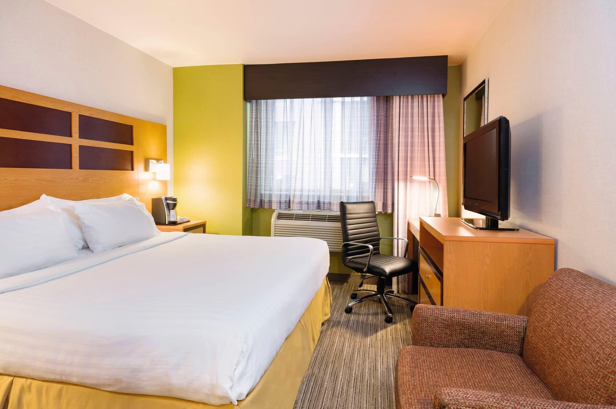 Holiday Inn Express NYC - photo 2