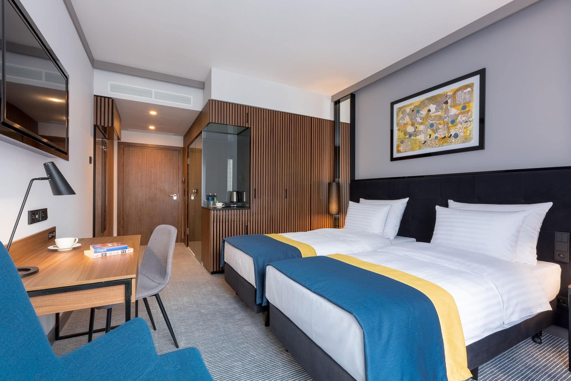 Grand Ascot Hotel - photo 2