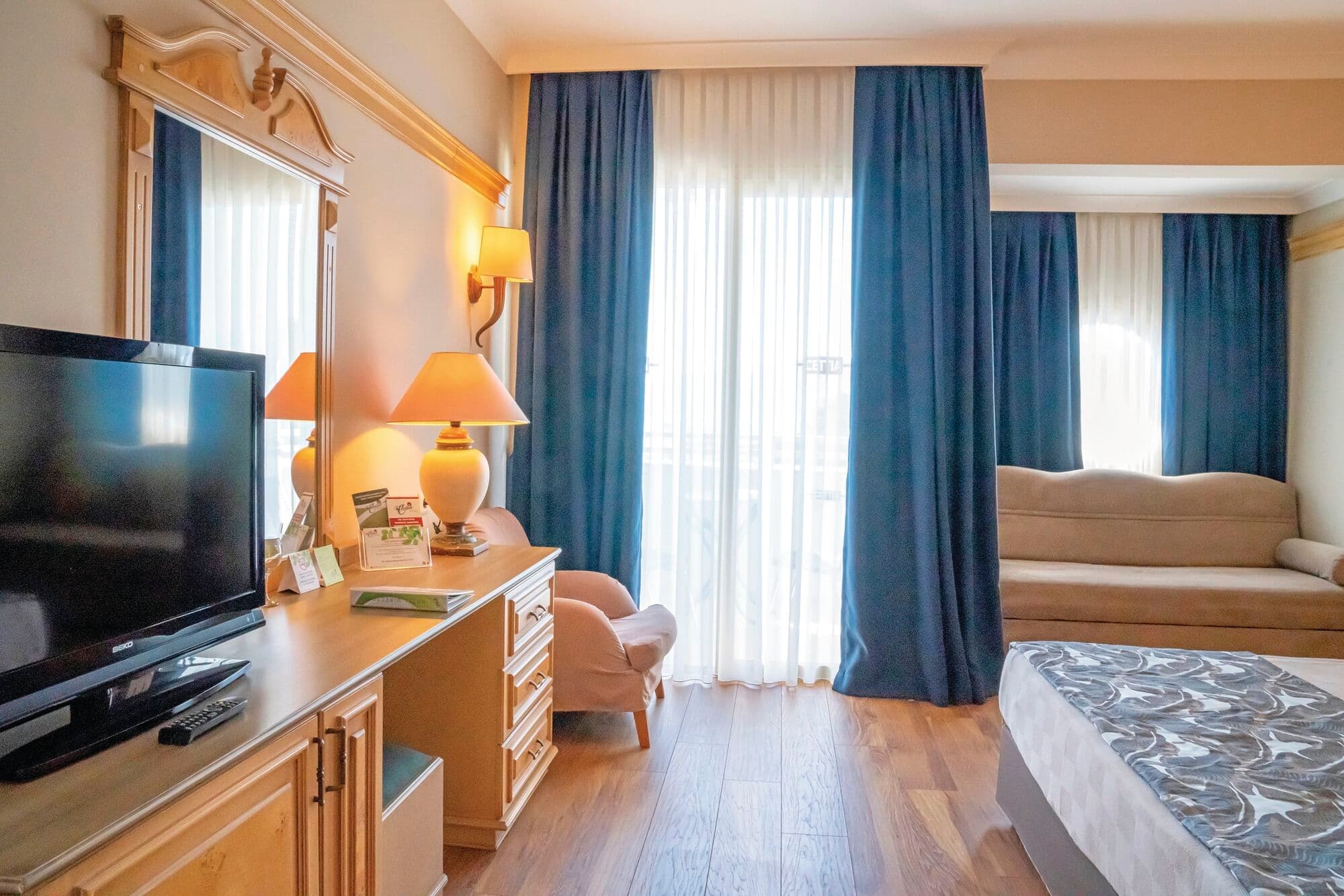 Grand Cettia Hotel - photo 2