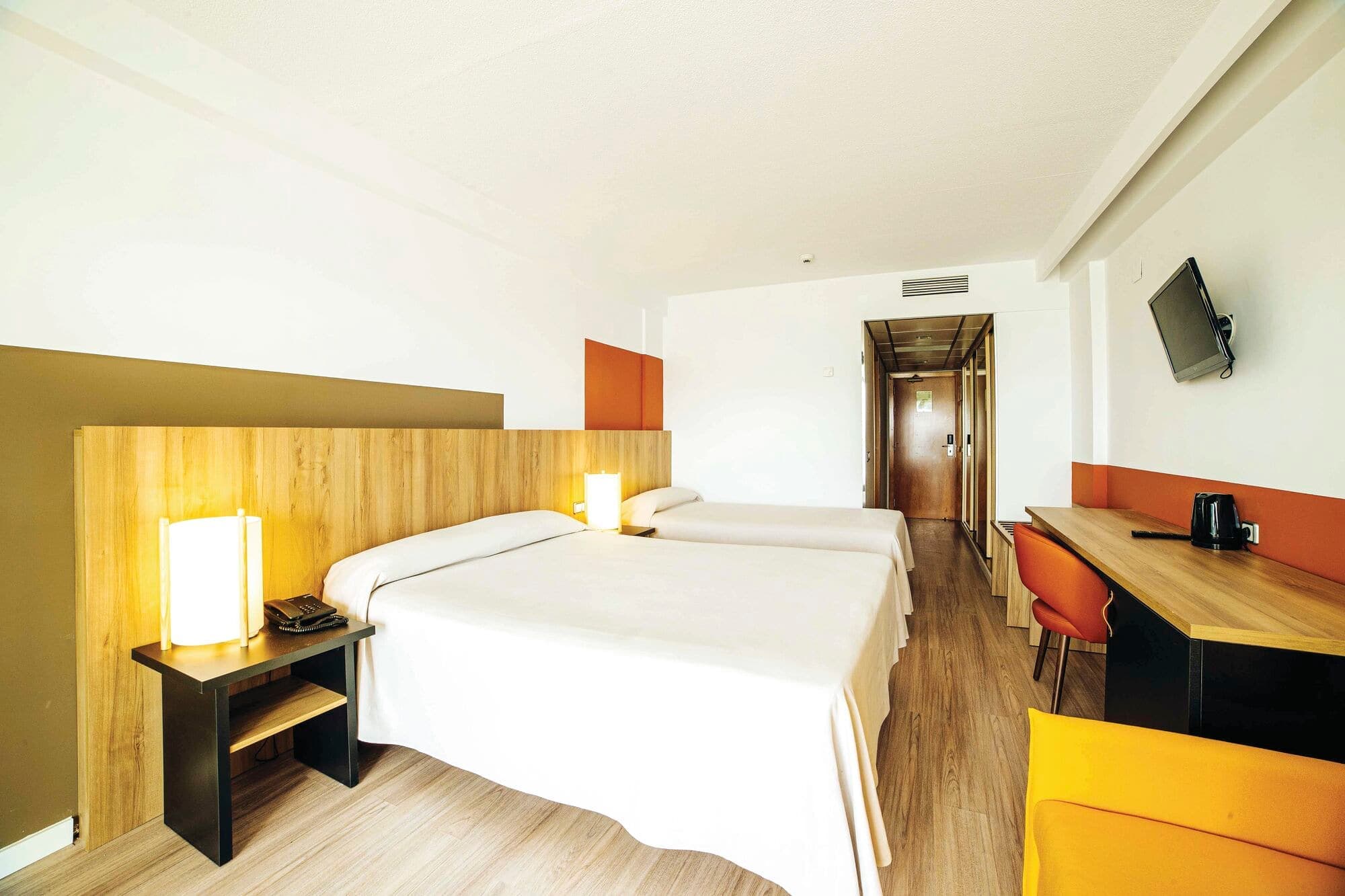 Hotel Flamingo Oasis - photo 2