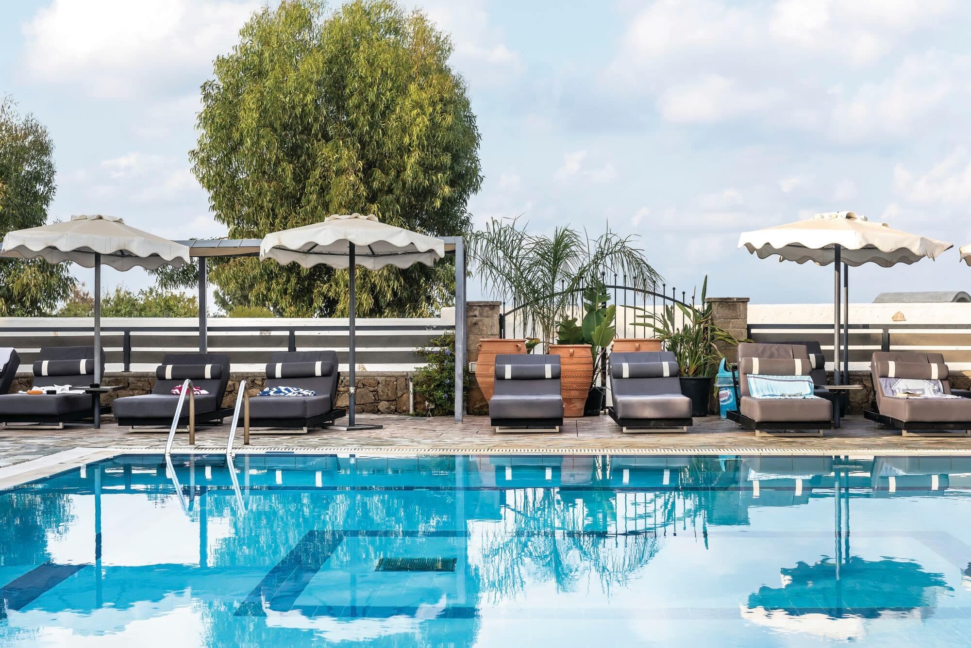 Amfitriti Hotel & Studios - photo 3