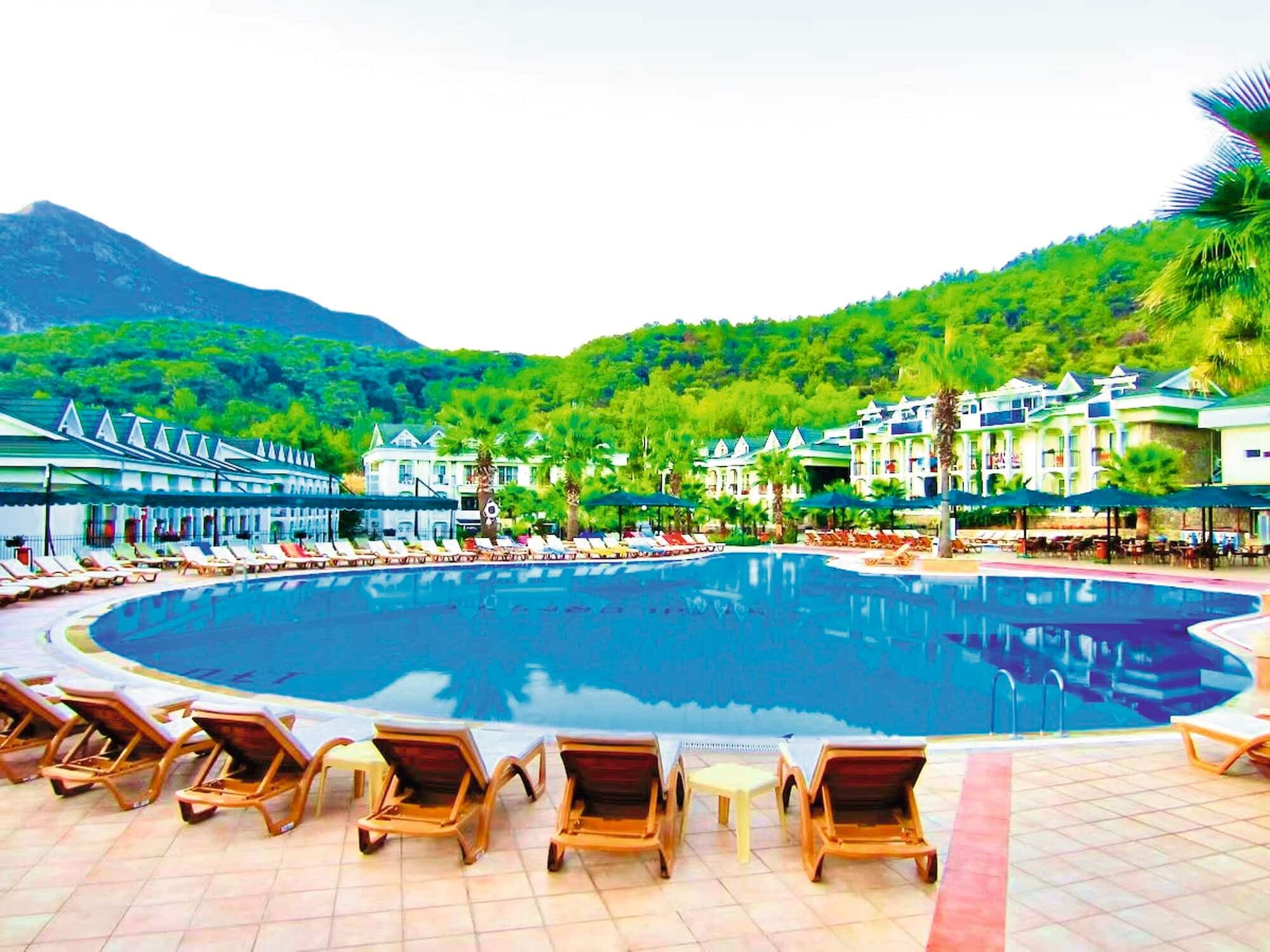 Green Forest Hotel - photo 3