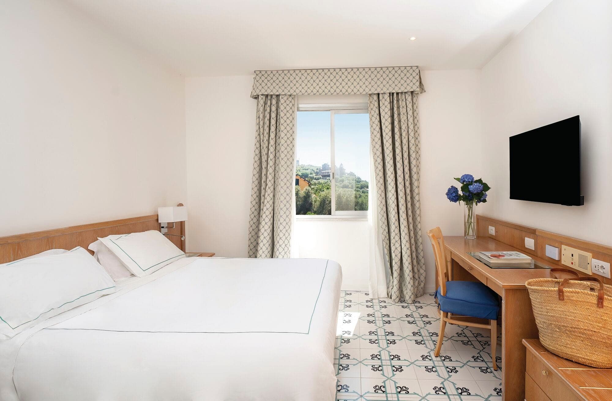 Grand Hotel Vesuvio - photo 2
