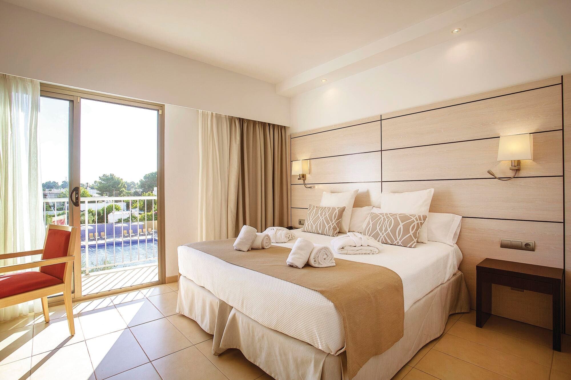 Hotel Puchet (San Antonio) - photo 2