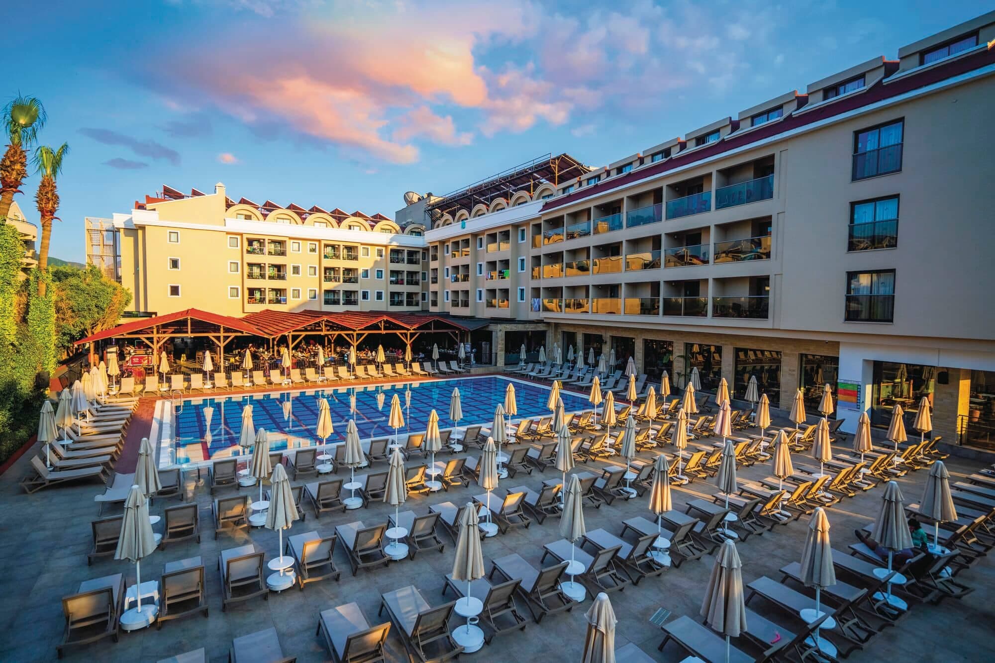 Julian Club Hotel