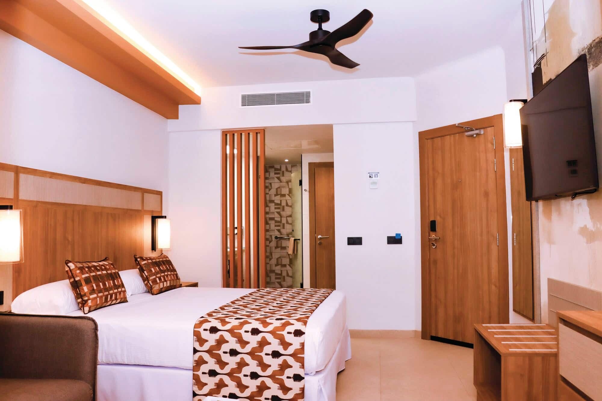 Luxury Beachfront Stay - photo 2