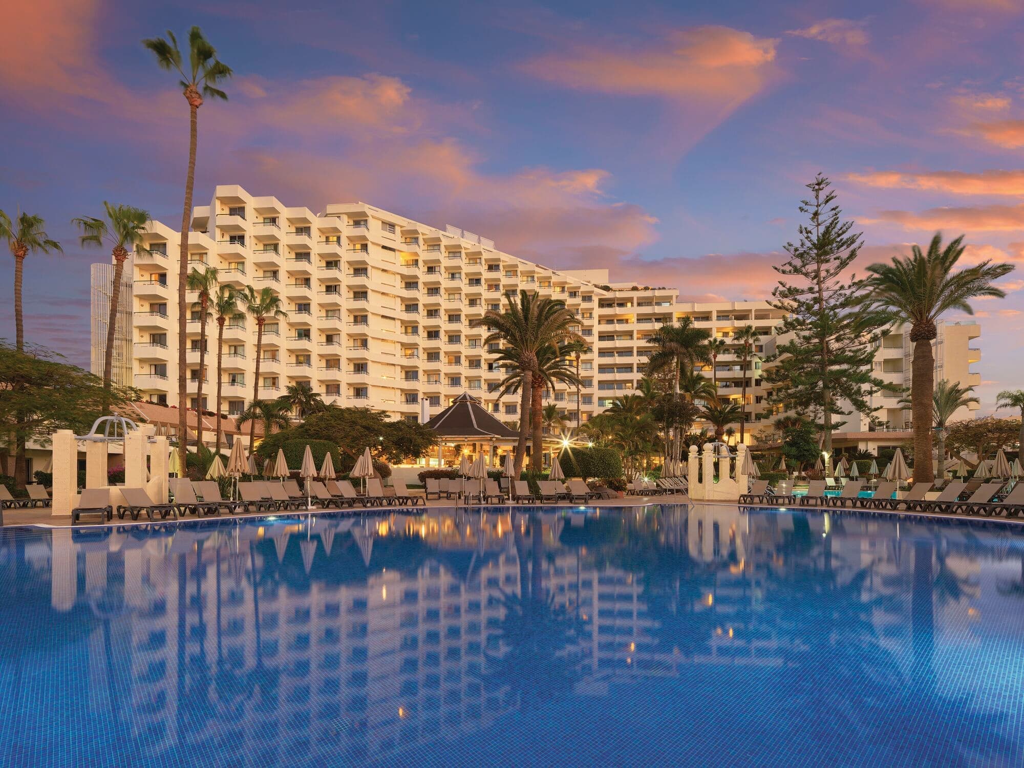 H10 Las Palmeras - main photo