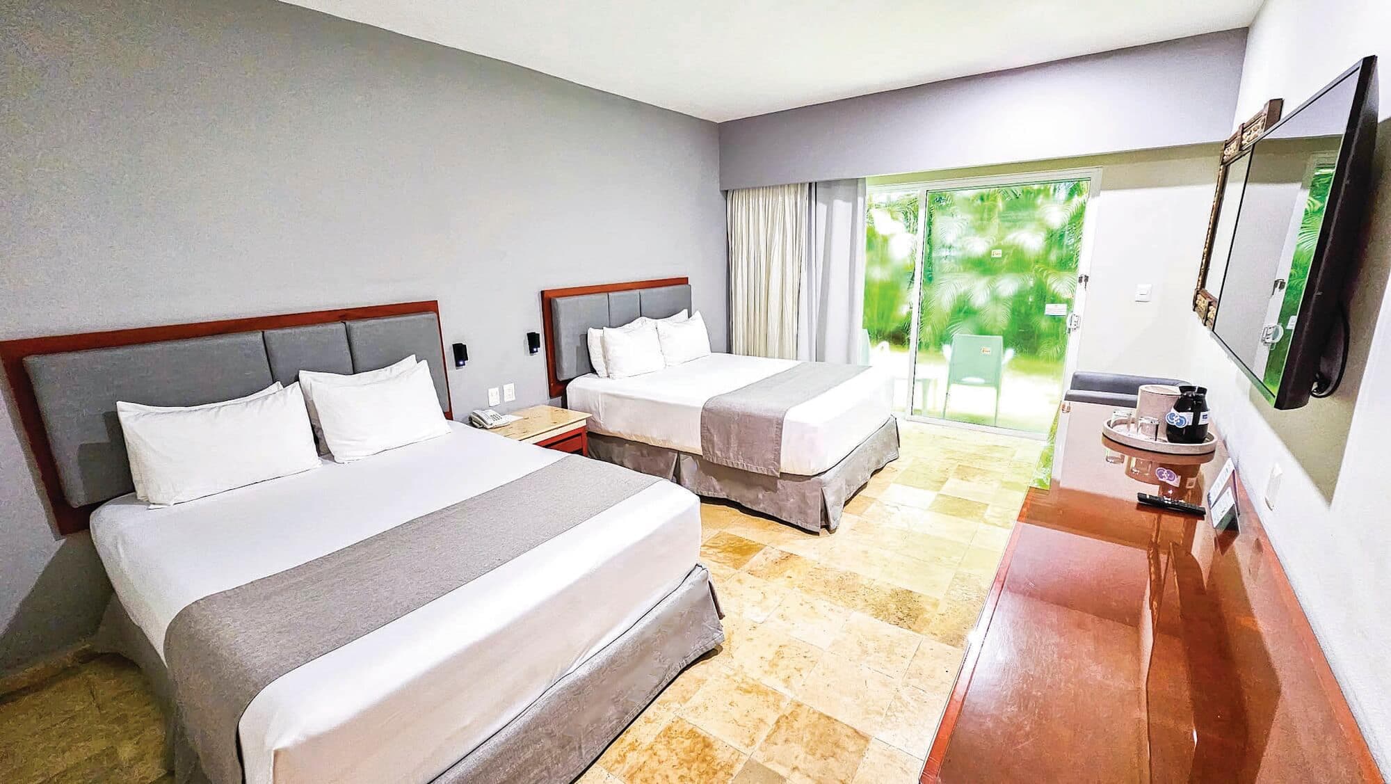 Luxury Beach Getaway - photo 2