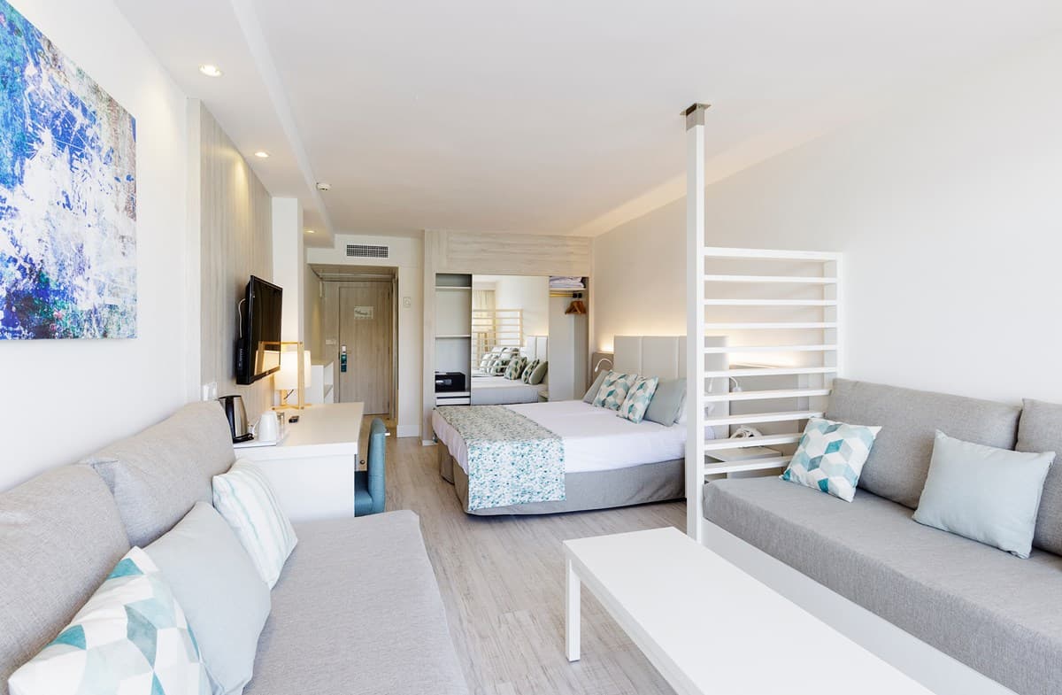 Palma Nova Getaway - photo 2