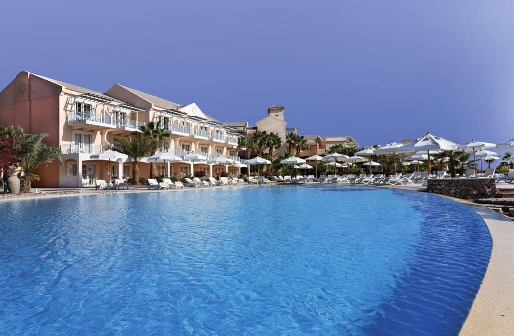 Luxury Beachfront Retreat - photo 2