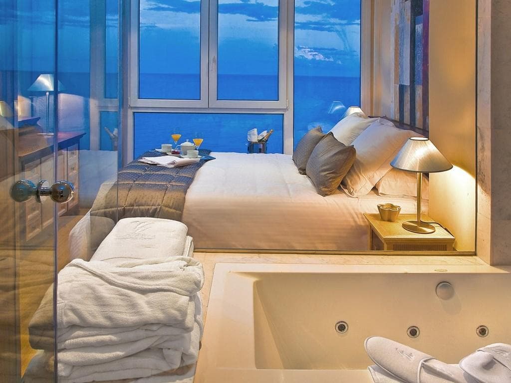 Luxury Beachfront Hotel - photo 2