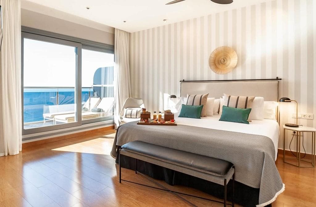 Luxury adults-only stay - photo 2