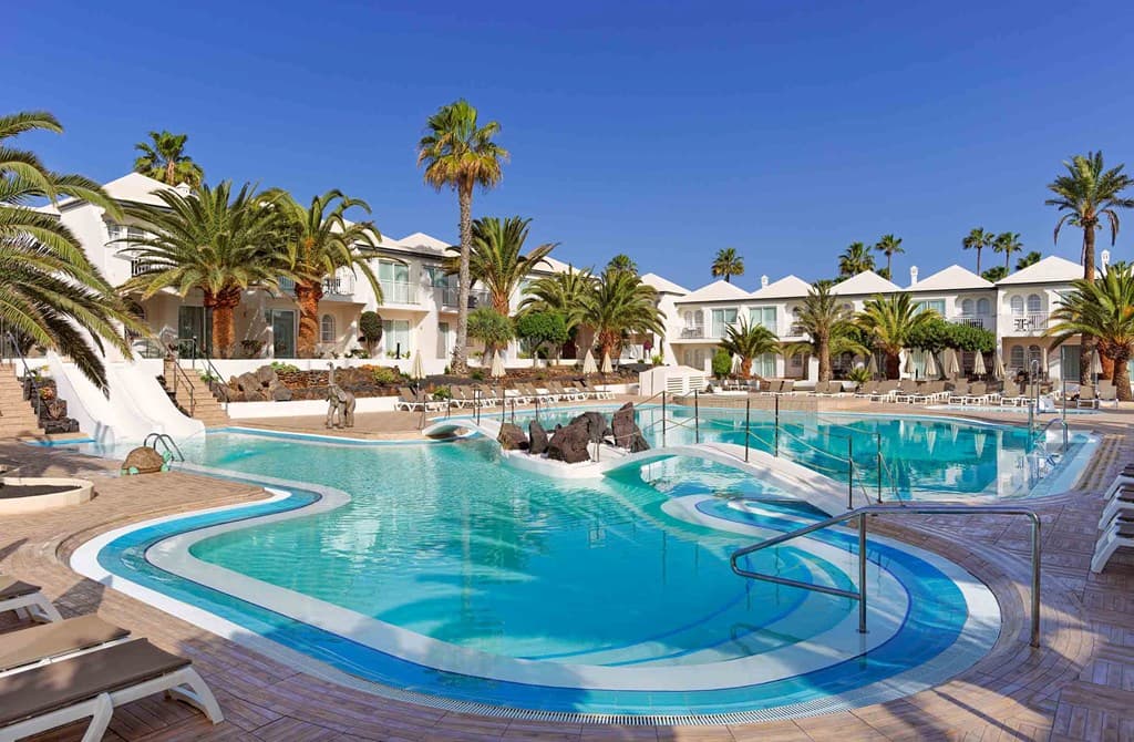Luxury suites in a top - main photo