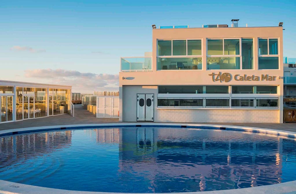 Caleta Mar Tao Hotel - photo 2