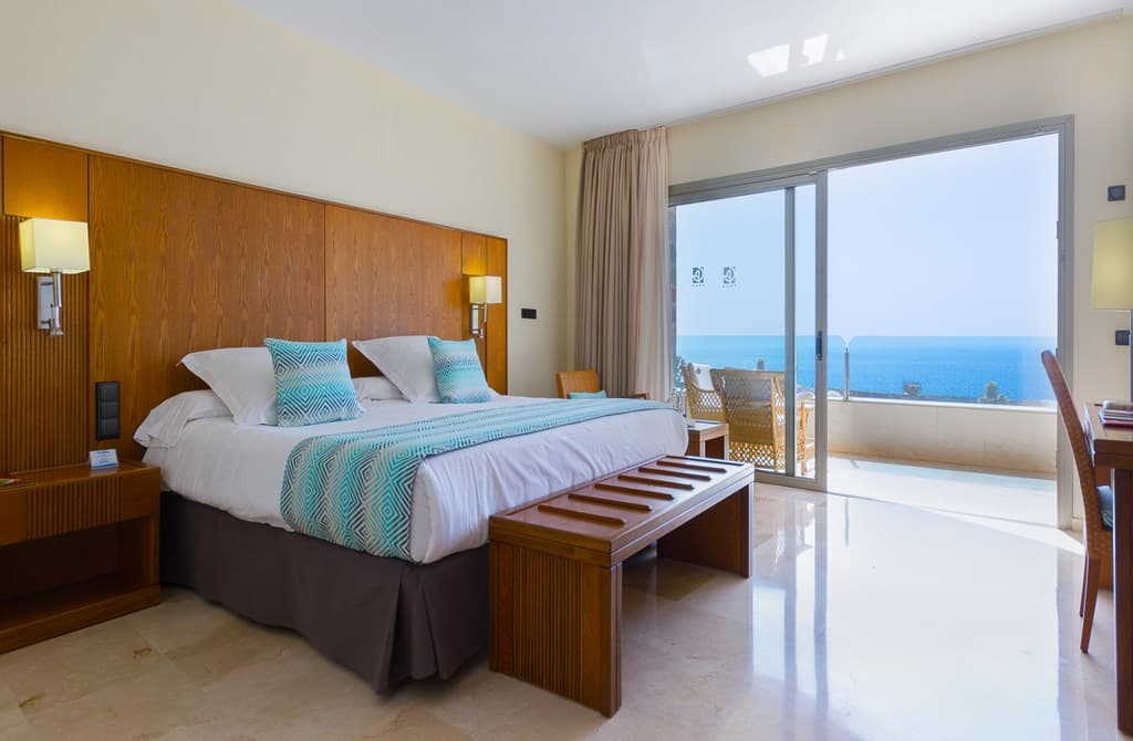 Clifftop Beach Escape - photo 2