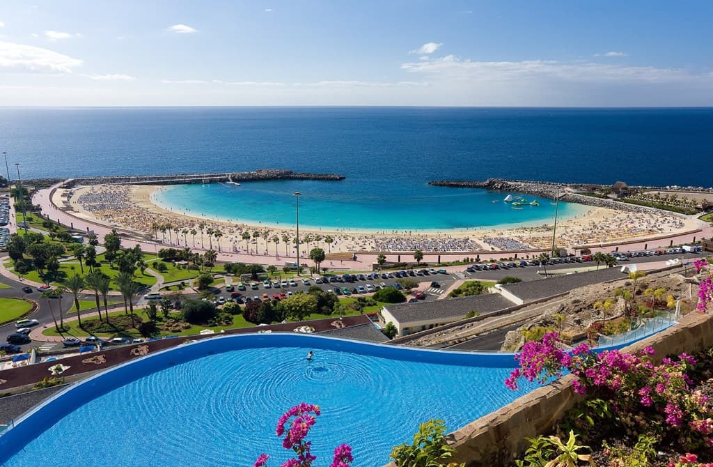 Clifftop Beach Escape - photo 3