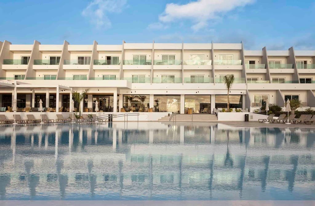 Beachside Resort Stay - main photo