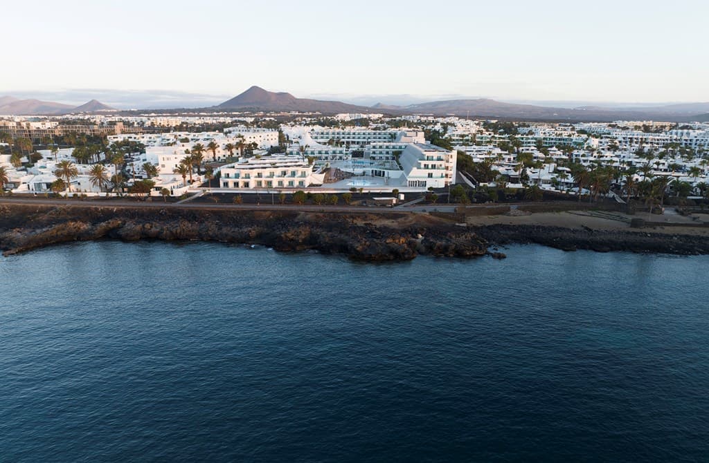 Beachside Resort Stay - photo 2
