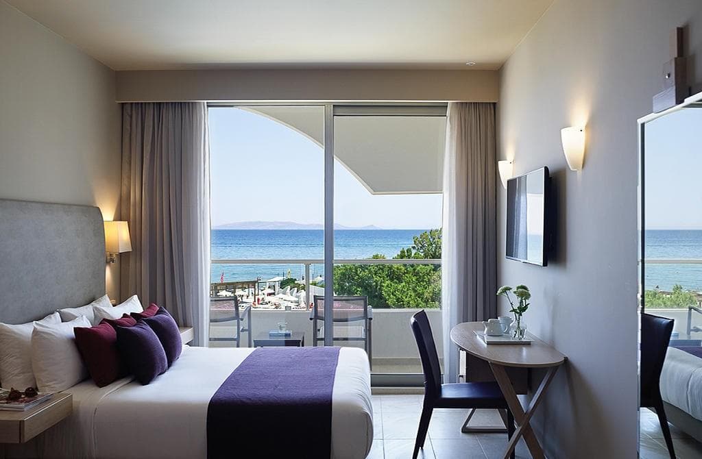 Serene beachfront getaway - photo 2