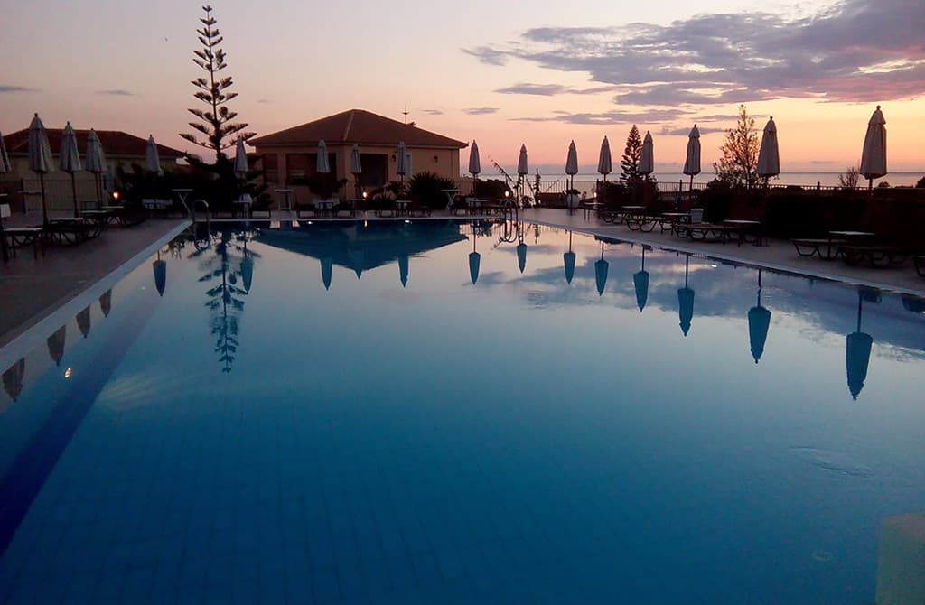 Family break on Greek Island - photo 3