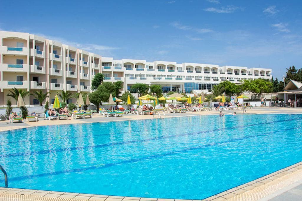 Sovereign Beach Hotel - main photo