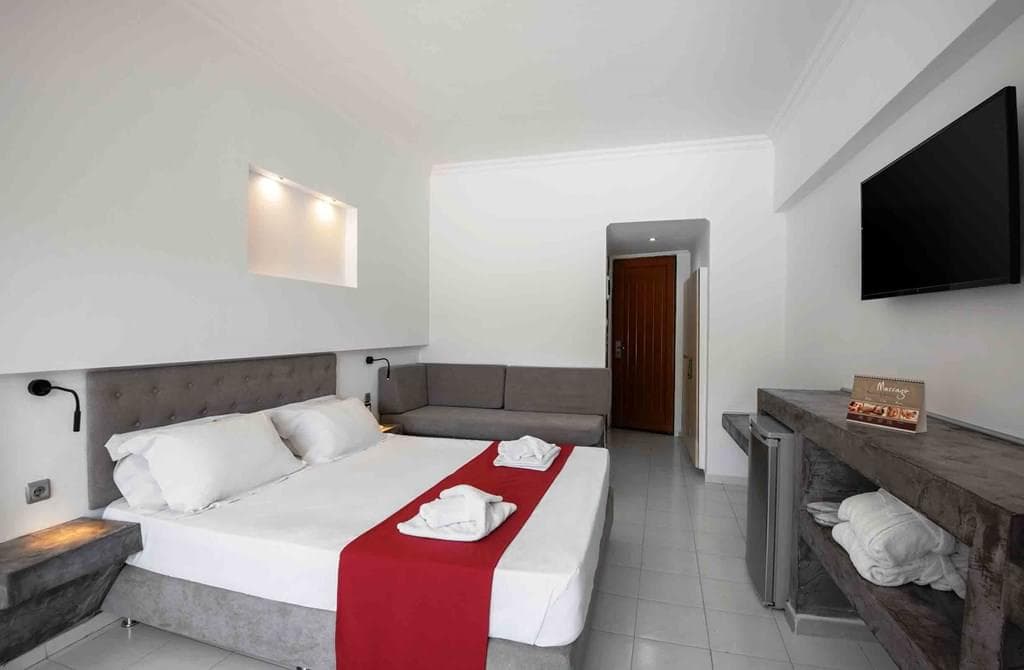 Delfinia Resort Hotel - photo 2