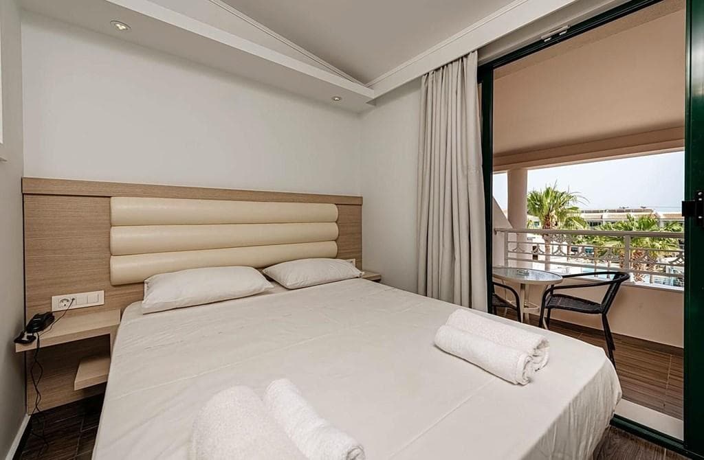 Caretta Beach Resort - photo 2