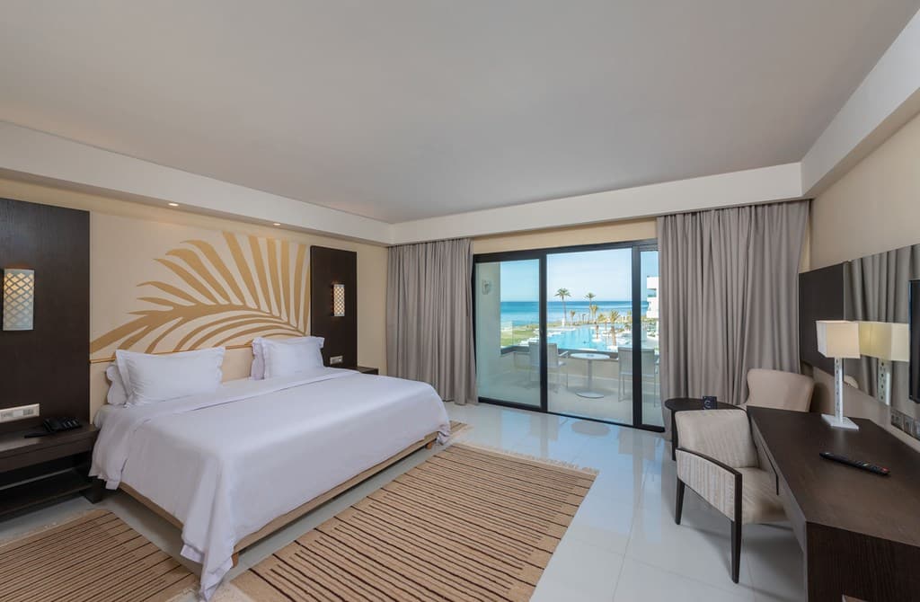 Luxury Beachfront Escape - photo 2