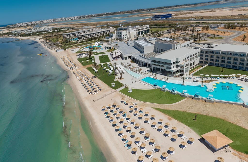 Luxury Beachfront Escape - photo 3