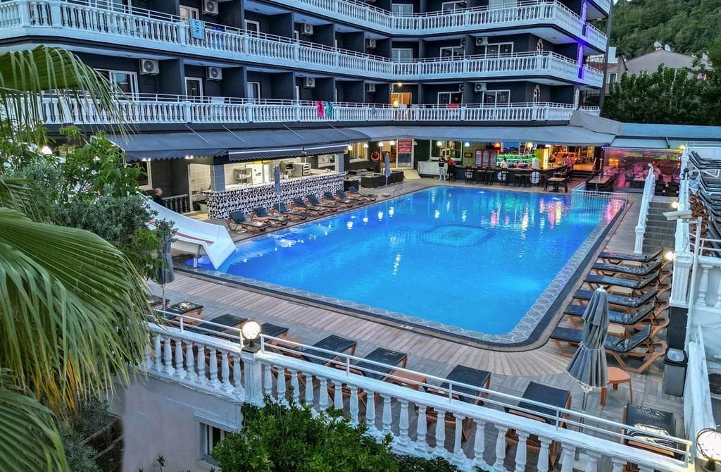 Mustis Royal Plaza - photo 2