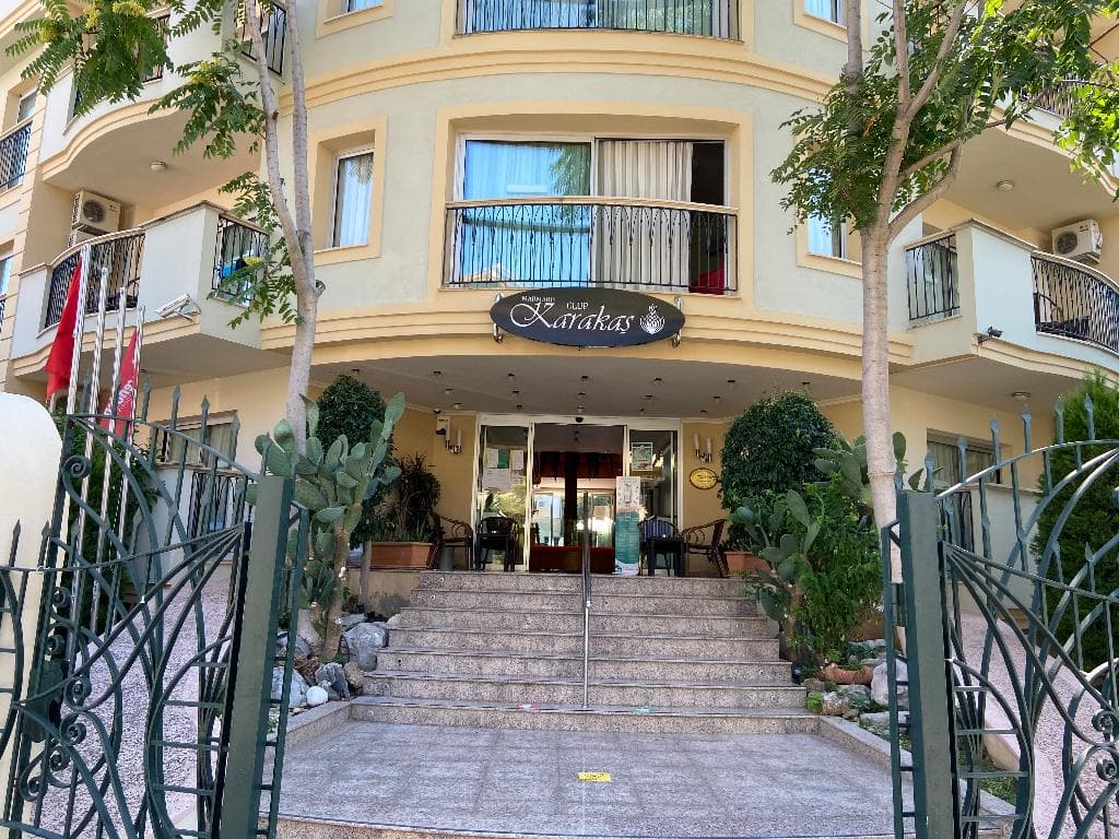 Club Karakas Apartments - photo 3