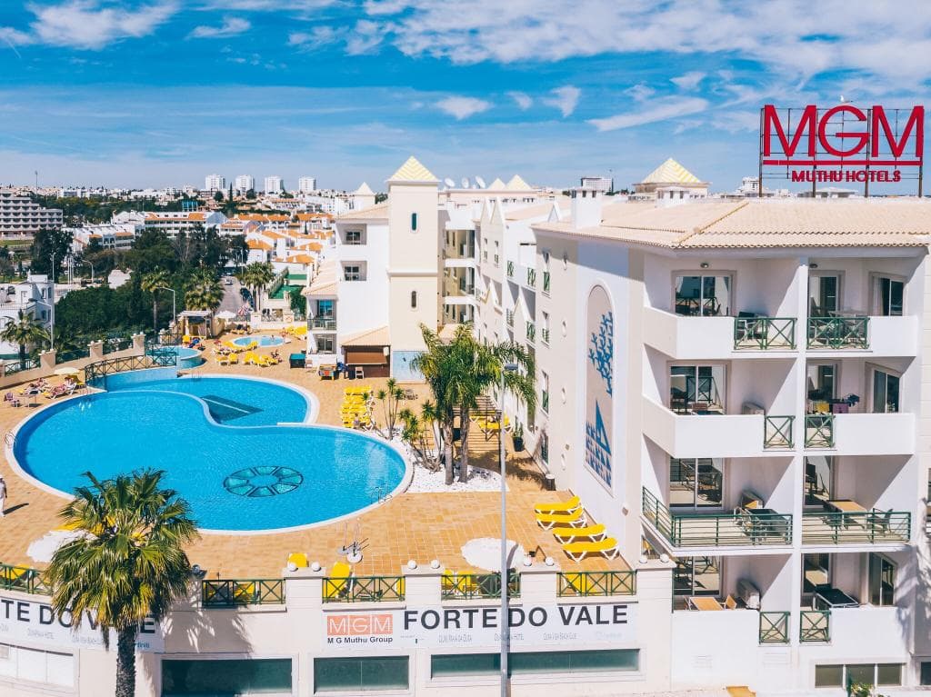 Albufeira Getaway - photo 2
