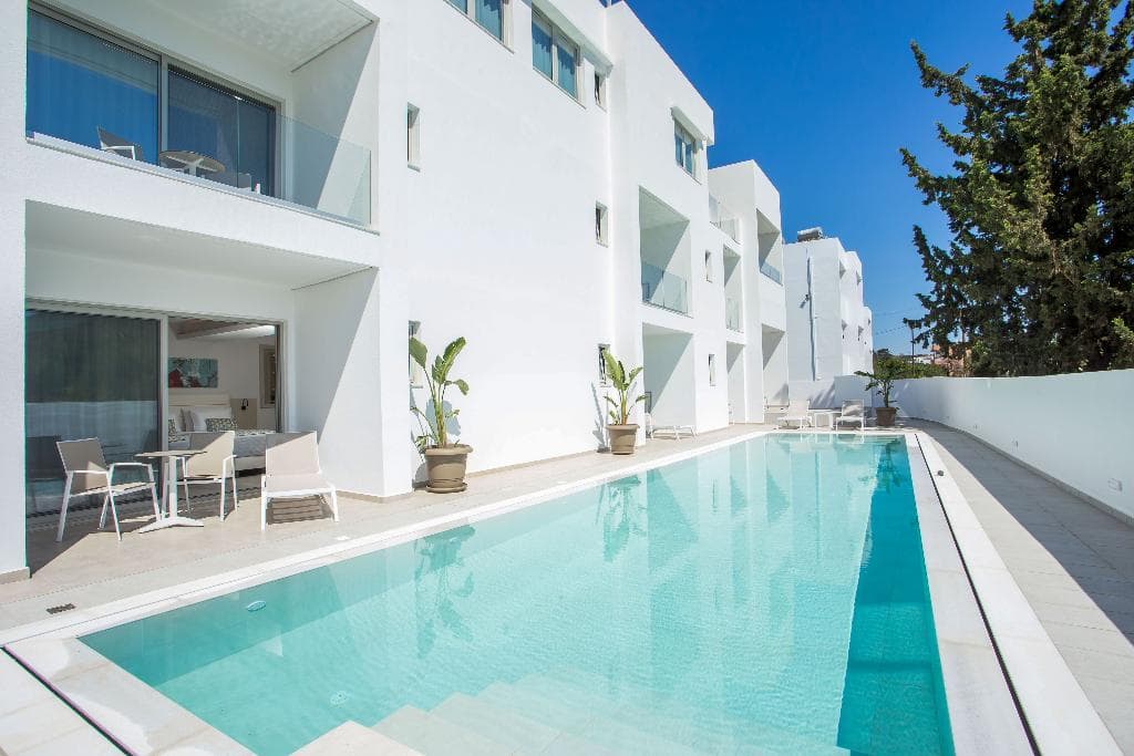 Faliraki, Hollywood Inn