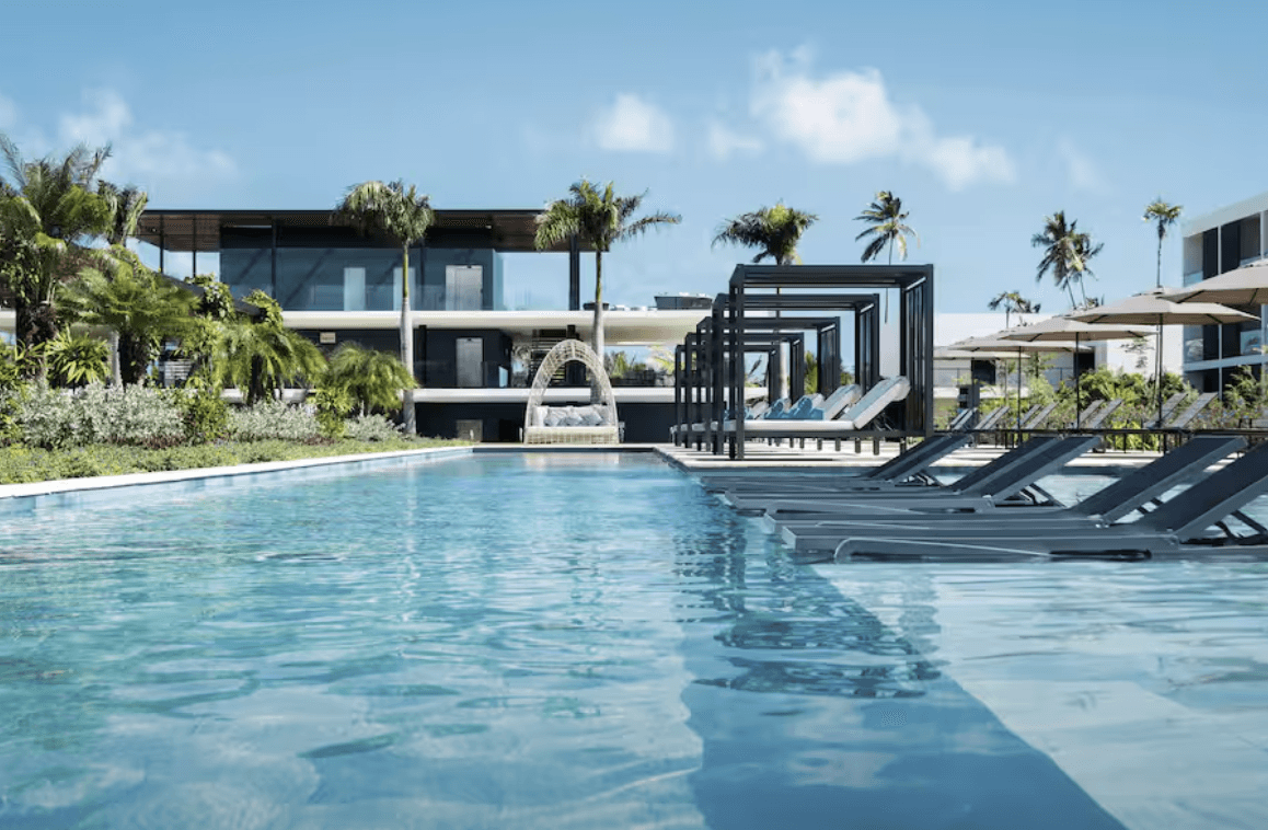 Luxury beachfront resort - photo 2