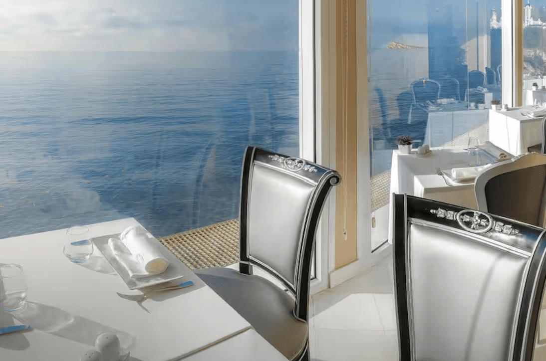 Luxury Seafront Stay - photo 2