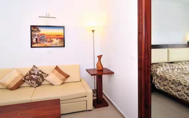 Emerald Suites Getaway - photo 3