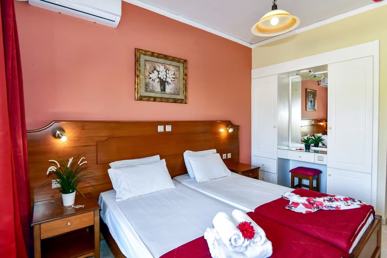 Thomas Bay Hotel in Aghios Stefanos - photo 3