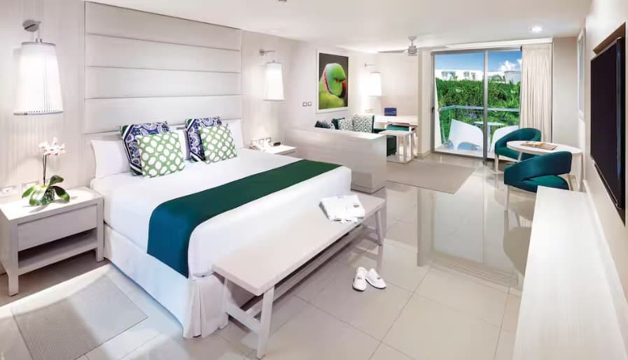 Luxury Beachside Getaway - photo 2