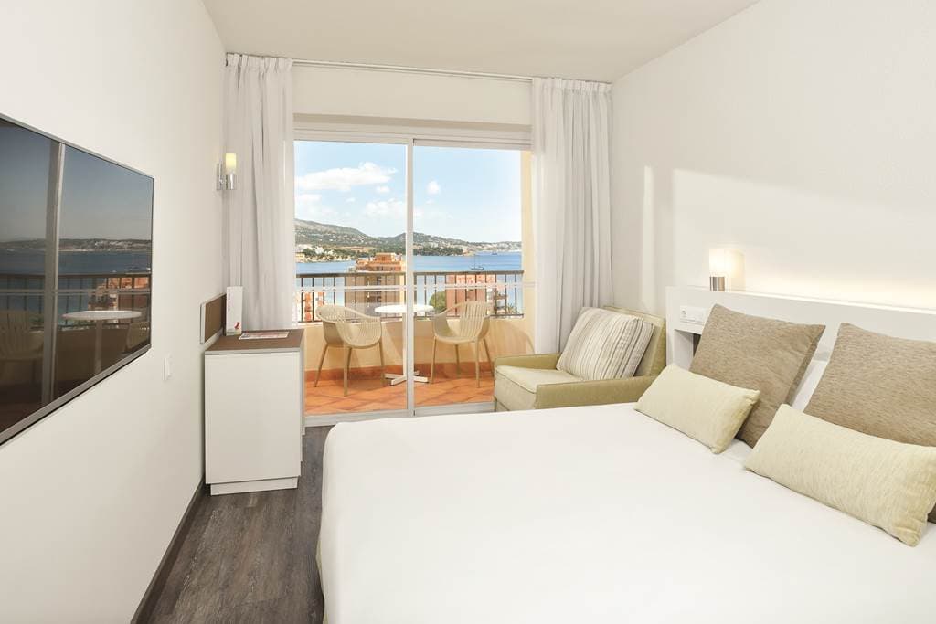 Family fun in Palma Nova - photo 3