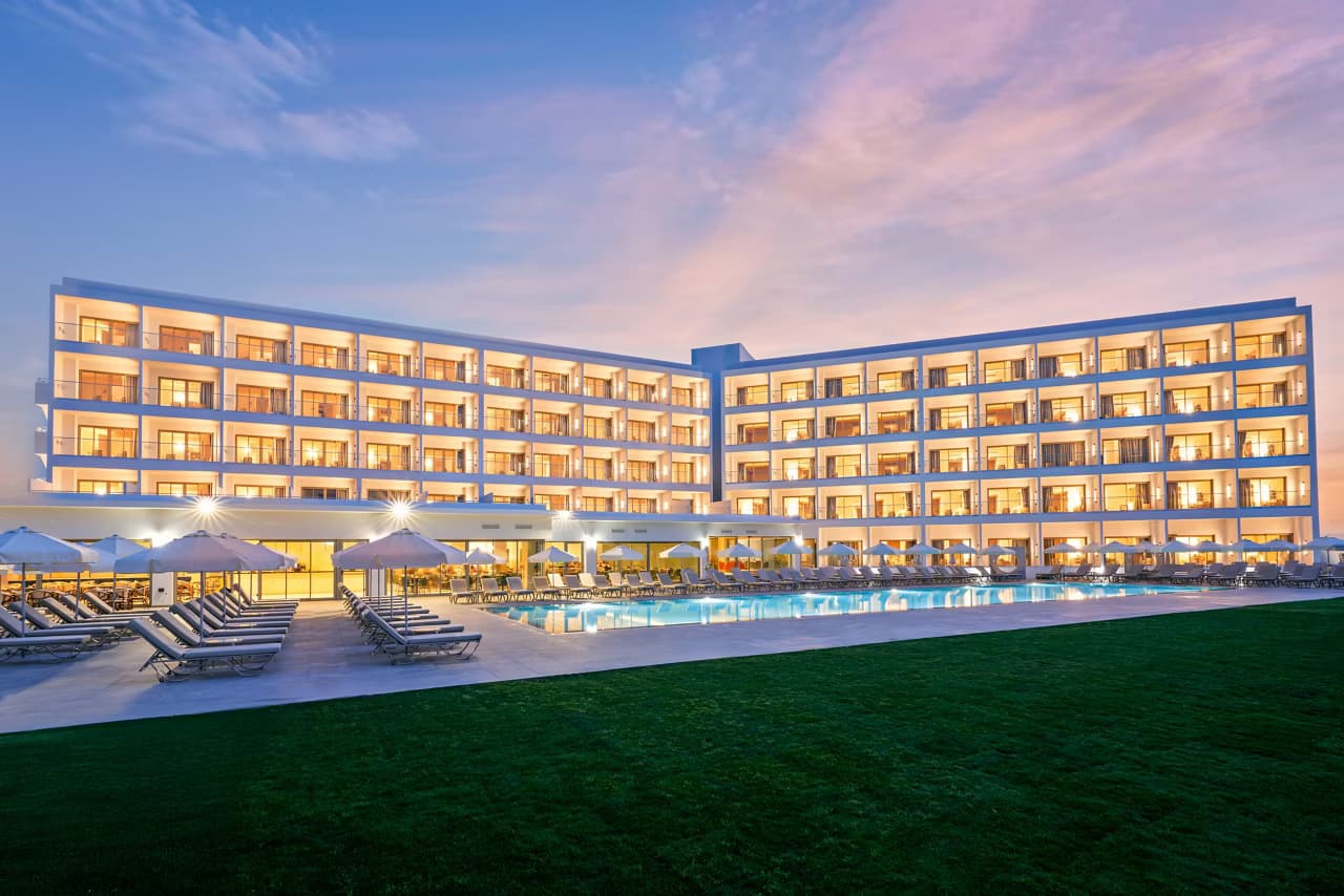 Maris Grand Resort
