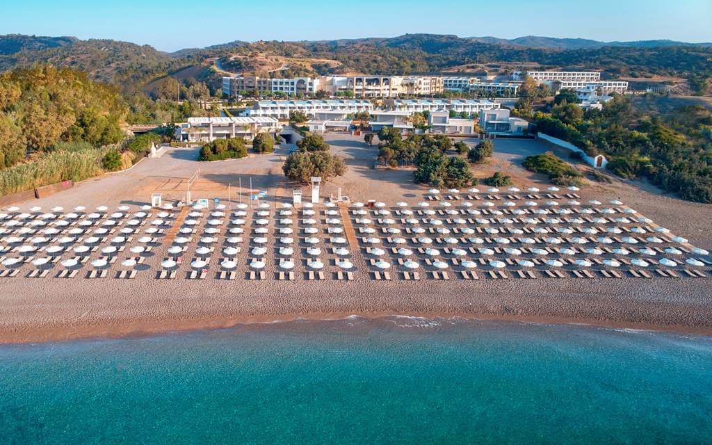 Beachfront Luxury Stay - photo 2