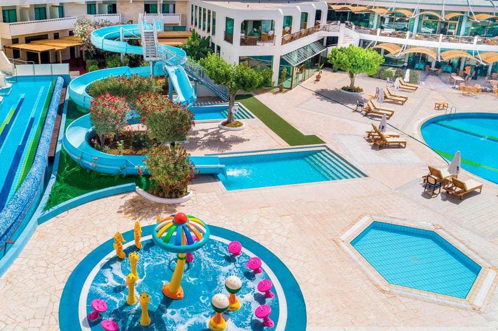 Beach Hotel Family Stay - photo 3