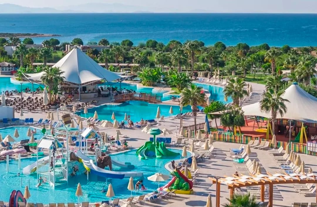 Aquasis Deluxe Resort - photo 3