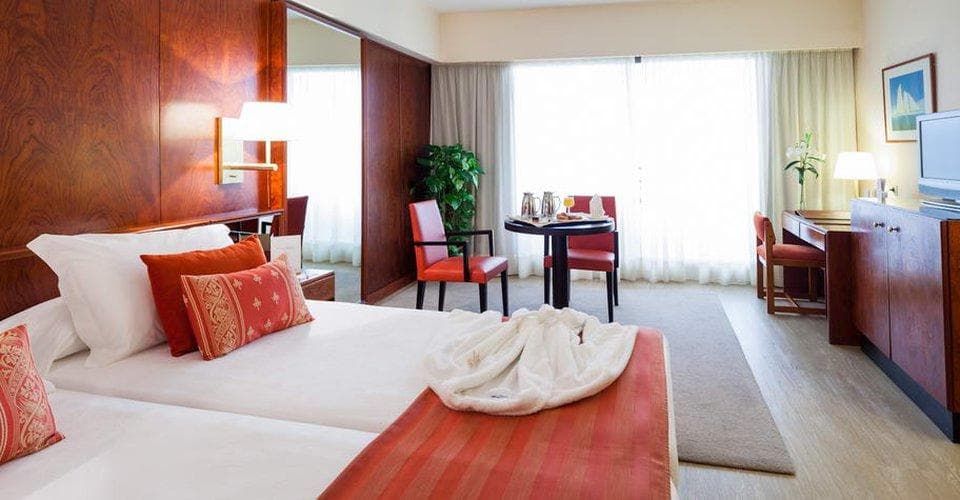 Royal Plaza hotel - photo 3