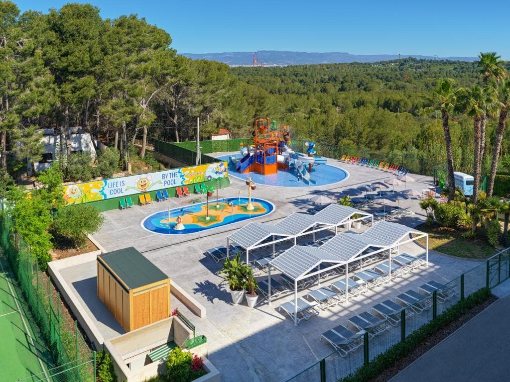 Costa Dorada with theme park tickets included! - photo 2